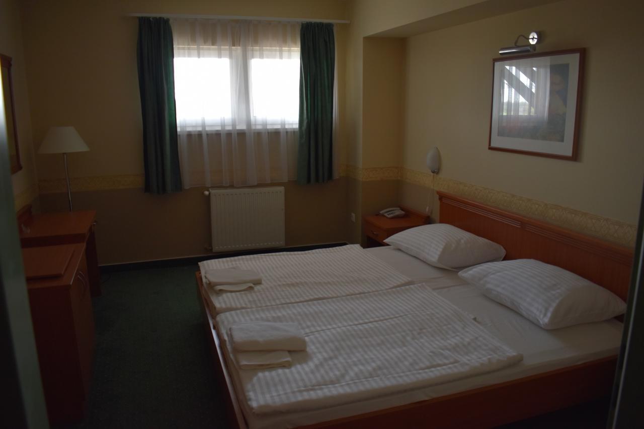 Paprika Panzio Bed and Breakfast Hegyeshalom Exteriör bild